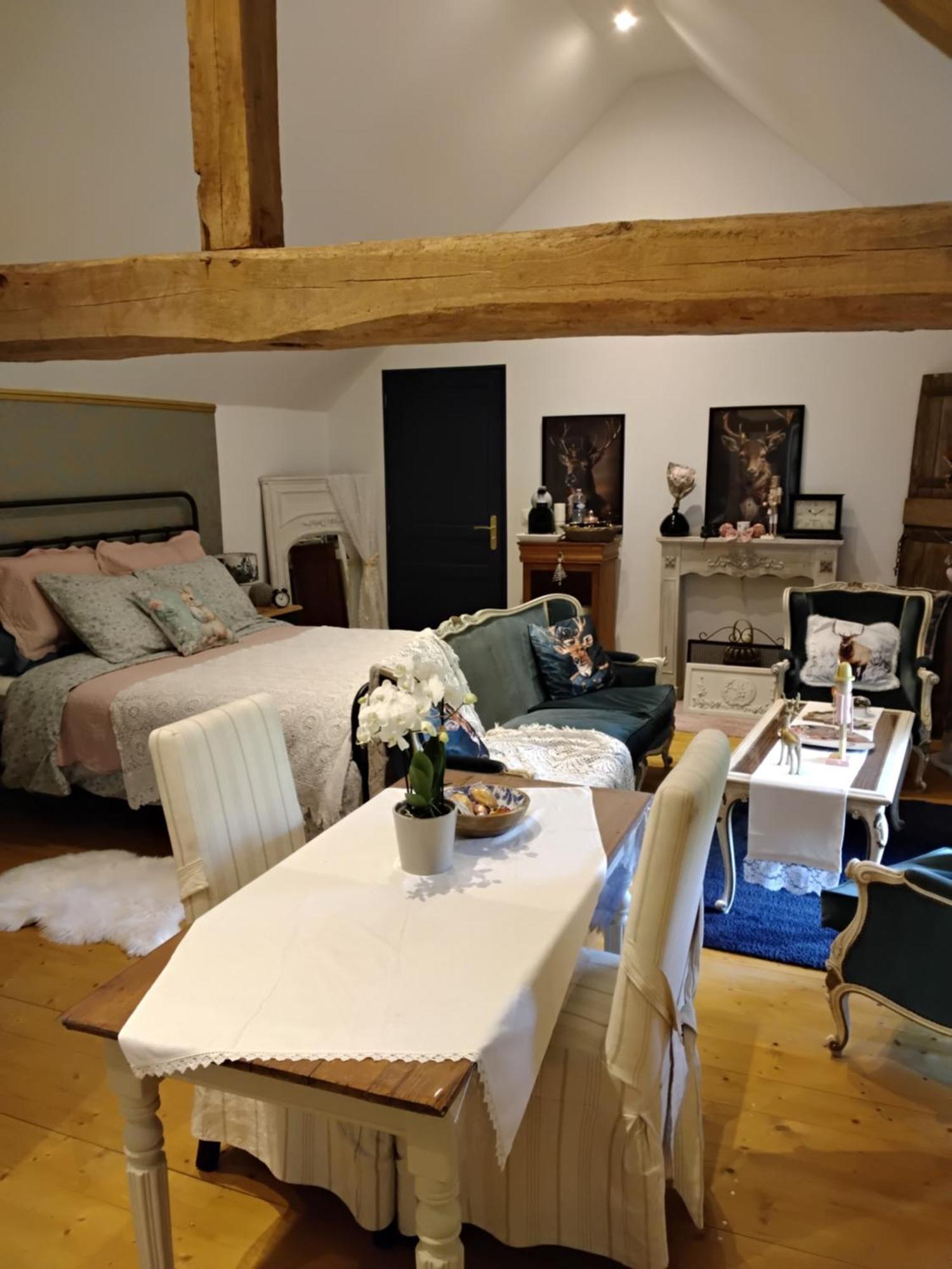 Au Petit Bonheur De Seraphine Saint-Aubin  外观 照片
