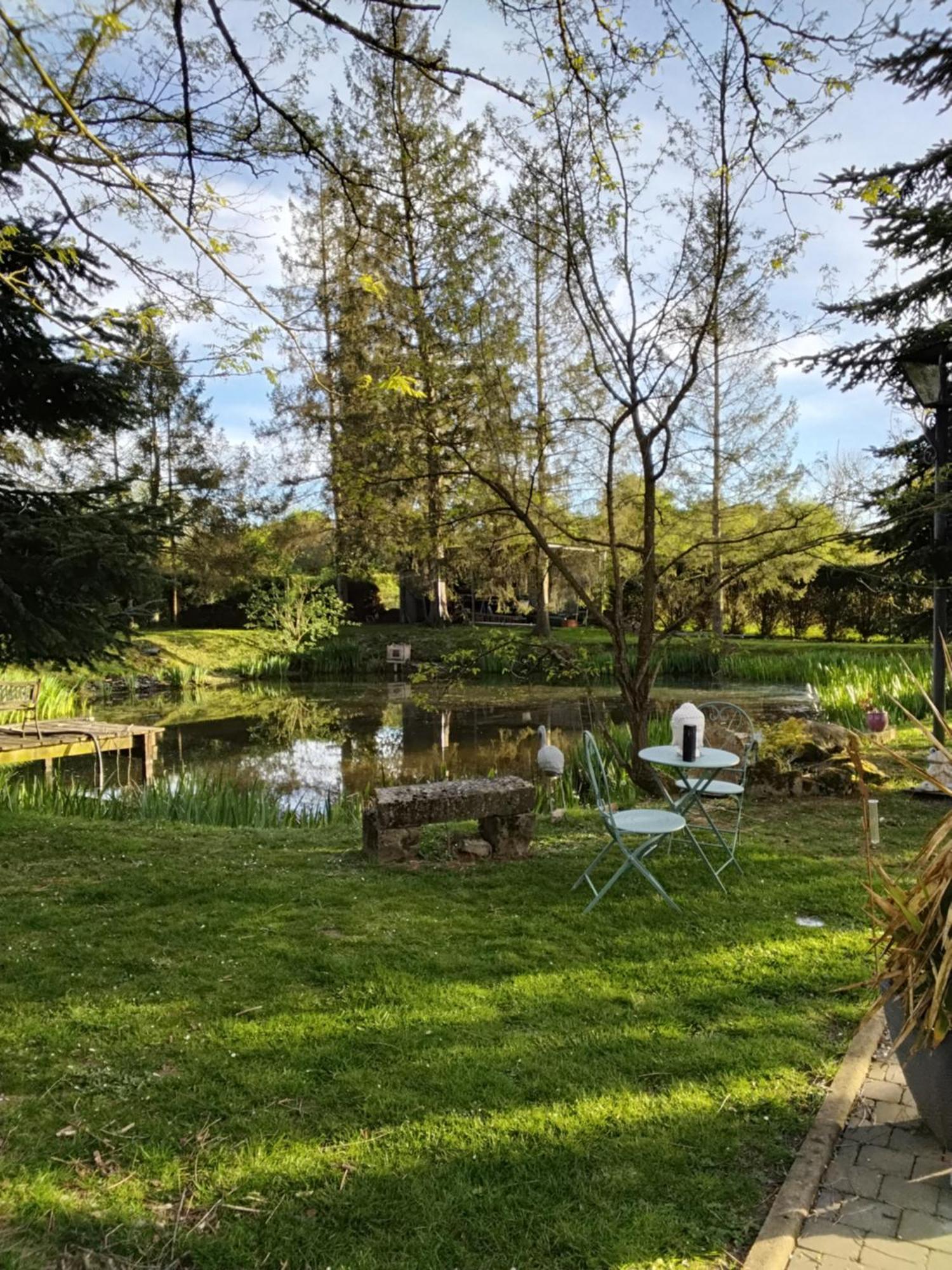Au Petit Bonheur De Seraphine Saint-Aubin  外观 照片